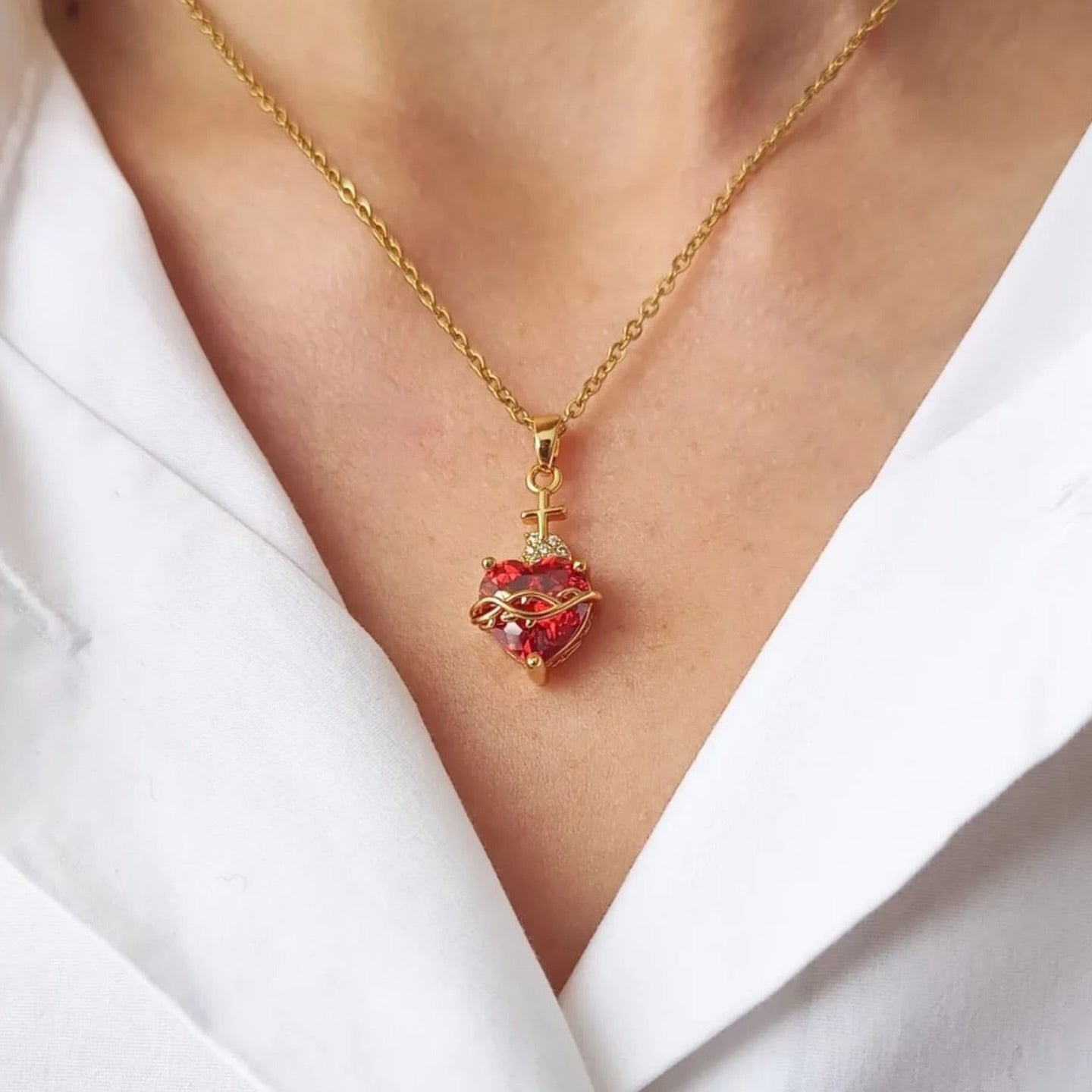 COLLAR SAGRADO CORAZÓN DE JESÚS + CAJA DE REGALO